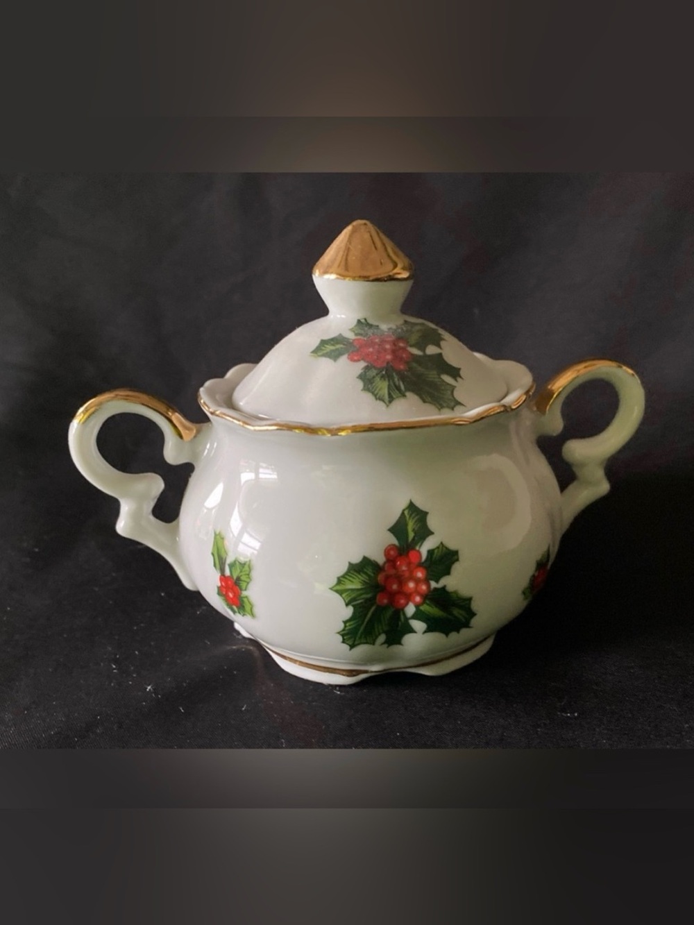 Lefton Sugar Bowl with Lid Holly Pattern 7949 Beautiful Vintage
